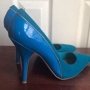 Type Z Turquoise Pumps